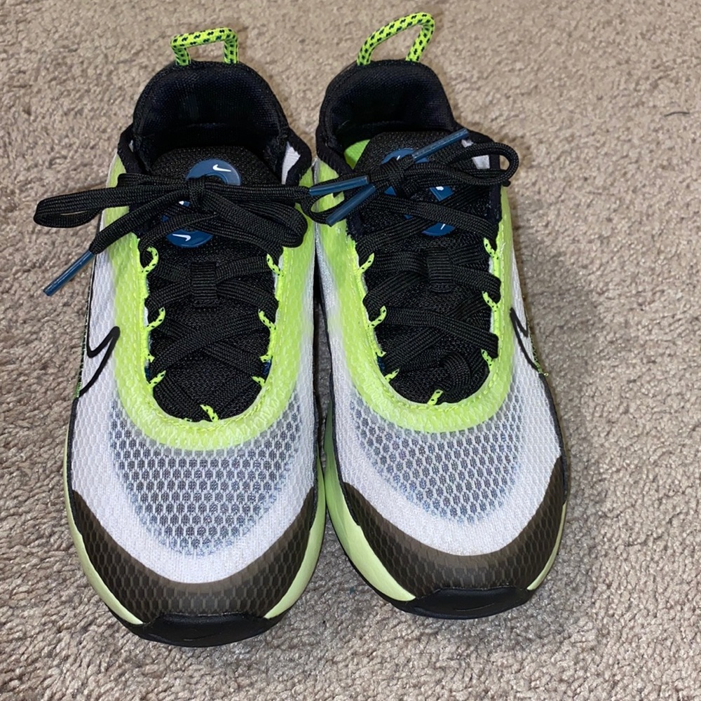 Boys Nike Airmax 270